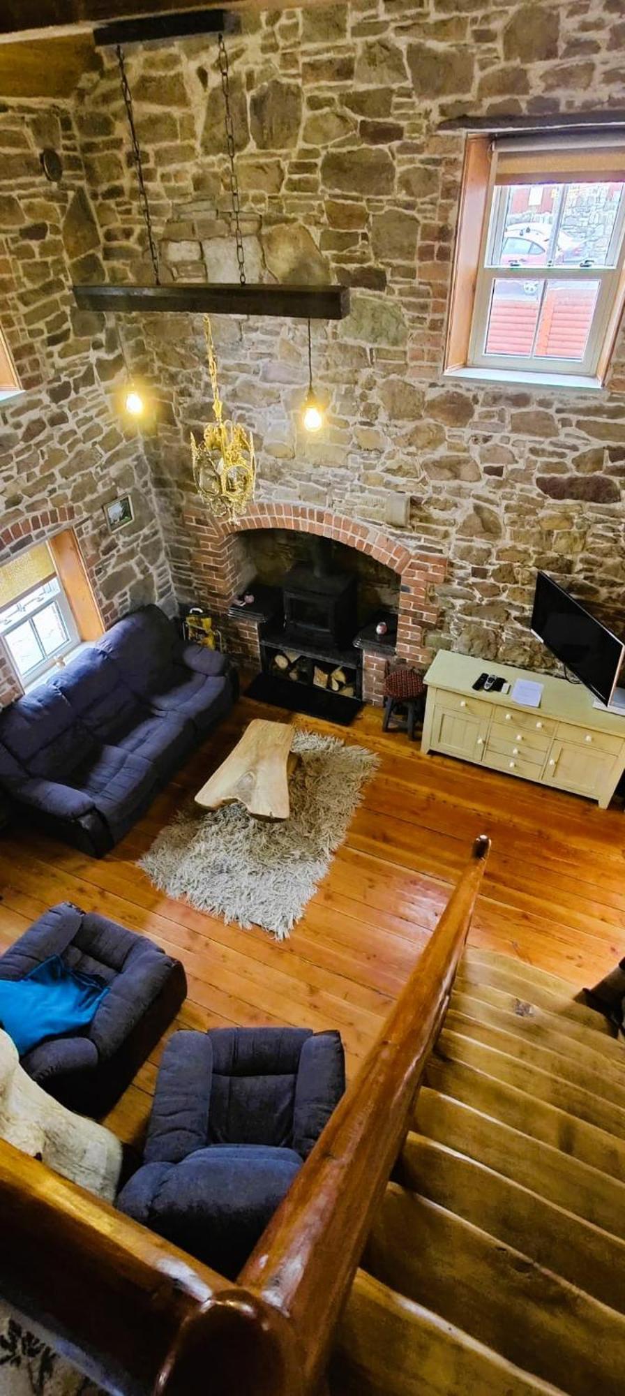 2 Bed Sandstone Apartment *